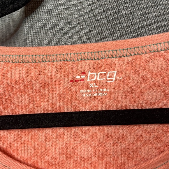 BCG Peach short sleeve knit XL - Picture 3 of 3